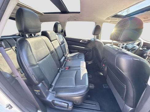 Used 2019 Nissan Pathfinder Platinum image 30