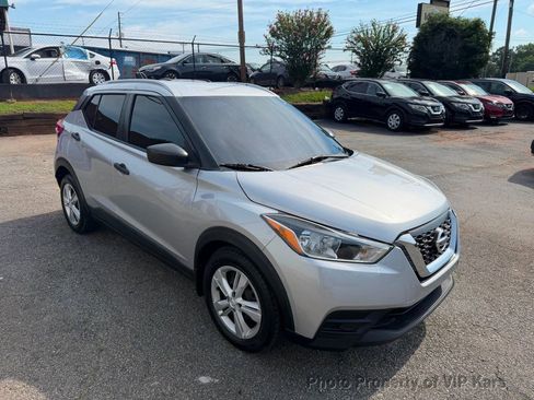 Used 2018 Nissan Kicks S FWD image 3
