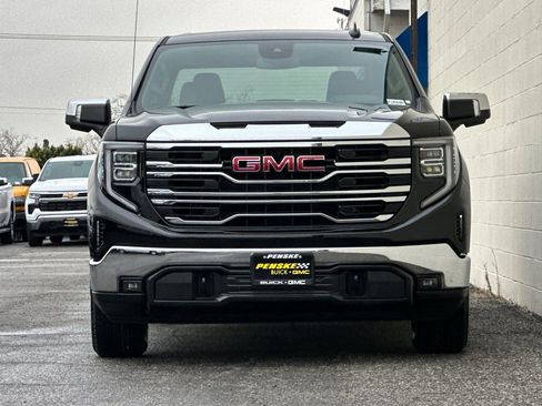 Certified 2025 GMC Sierra 1500 SLT image 9
