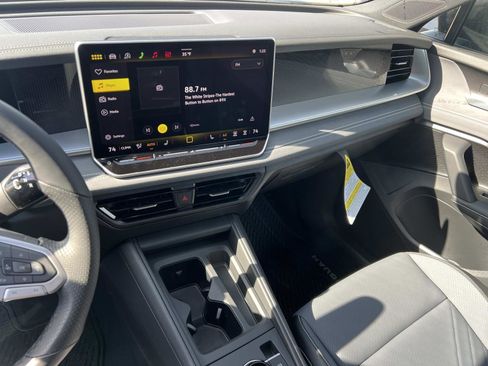 New 2026 Volkswagen Tiguan SE R-Line image 31