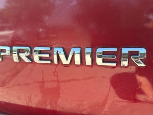 Used 2021 Chevrolet Traverse Premier AWD/4WD image 38