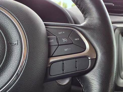 Used 2018 Jeep Renegade Limited w/ Safety & Security Group FWD image 12