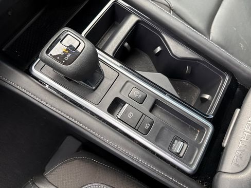 Used 2023 Nissan Pathfinder SL image 28