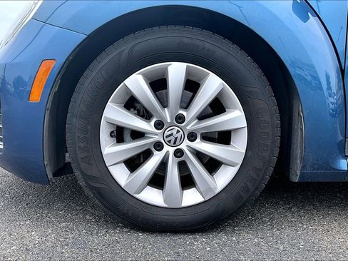 Used 2018 Volkswagen Beetle 2.0T S FWD image 2