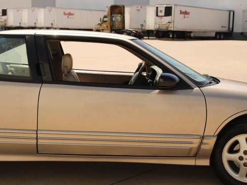 Used 1997 Oldsmobile Cutlass Supreme SL FWD image 33
