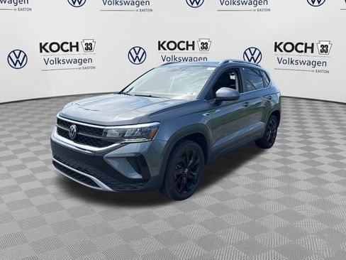 Used 2023 Volkswagen Taos SE w/ Black Wheel Package FWD image 3