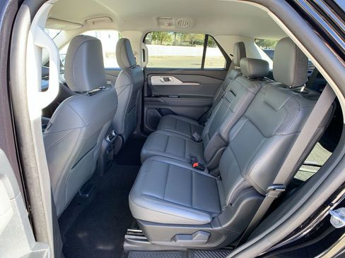 Used 2025 Ford Explorer Active w/ Active Comfort Package image 21