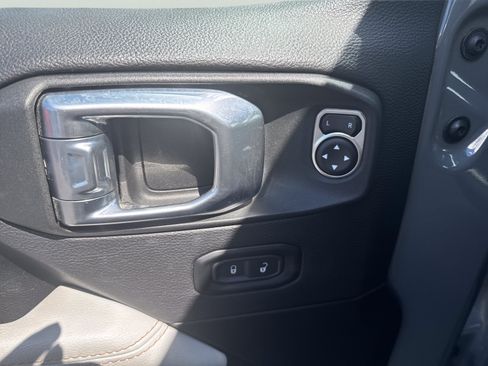 Used 2022 Jeep Wrangler Unlimited Sahara AWD/4WD image 15