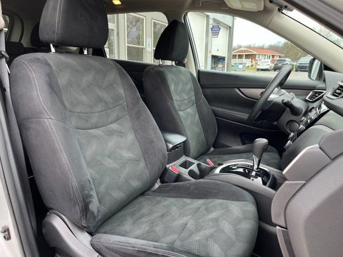 Used 2016 Nissan Rogue SV w/ SV Moonroof Package image 11