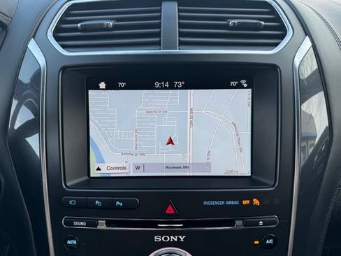 Used 2018 Ford Explorer Platinum AWD/4WD image 3