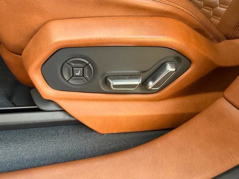 Used 2021 Lamborghini Urus Base AWD 4dr SUV image 30