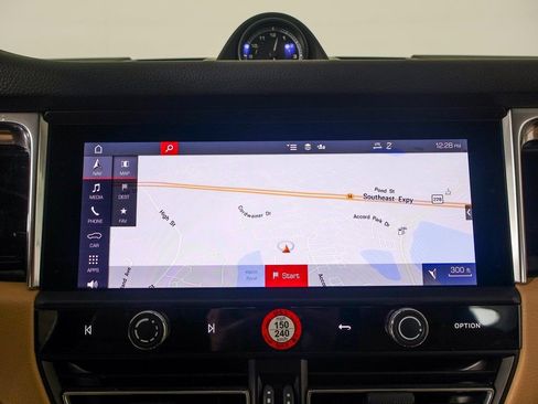 Used 2025 Porsche Macan image 16