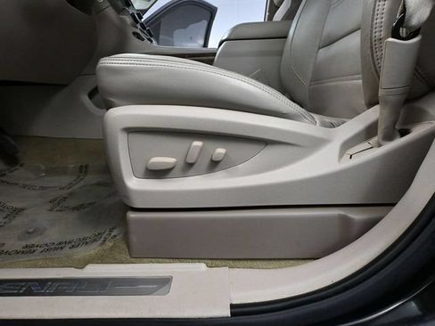 Used 2015 GMC Yukon Denali w/ Premium Package AWD/4WD image 27