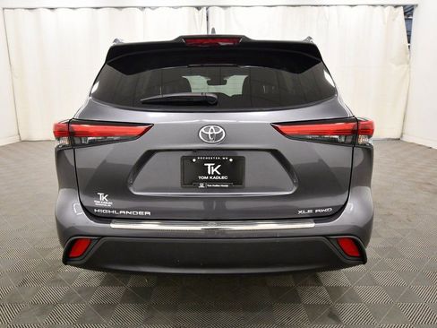 Used 2022 Toyota Highlander XLE image 6