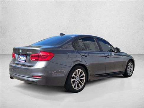 Used 2017 BMW 320i Sedan RWD image 5