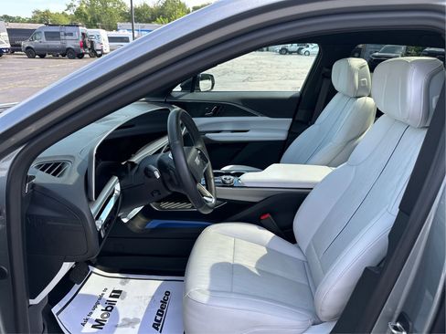 Certified 2024 Cadillac Lyriq Luxury AWD/4WD image 9