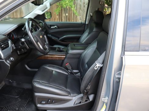 Used 2019 Chevrolet Suburban LT RWD image 19