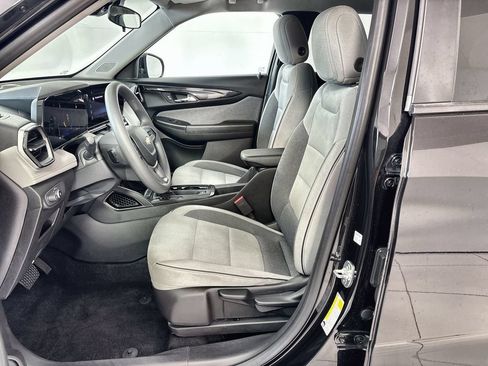 Used 2025 Chevrolet TrailBlazer LT FWD image 13