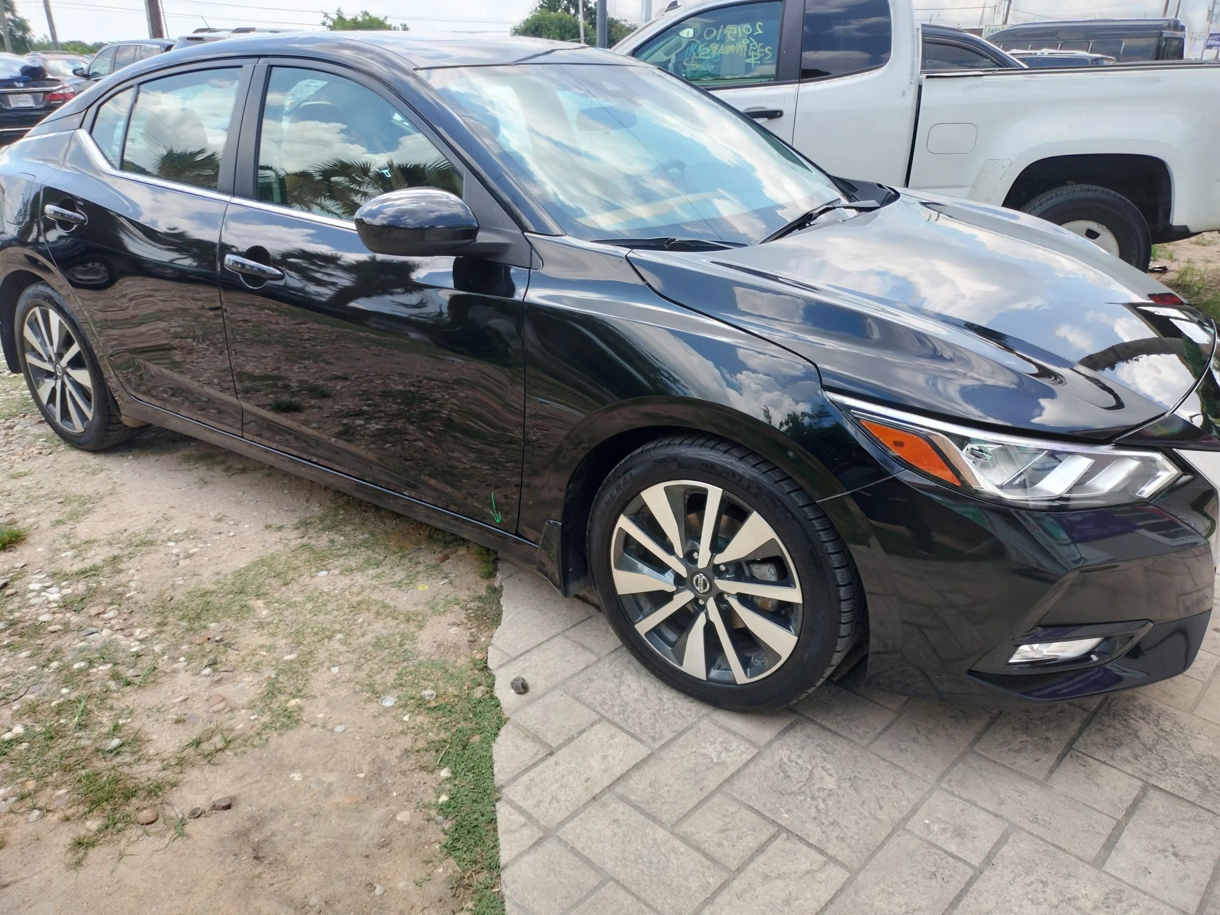 Used 2021 Nissan Sentra SV w/ SV Premium Package FWD image 2