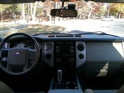 Used 2014 Ford Expedition Limited image 40