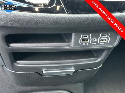 Used 2025 Chrysler Pacifica Select image 23