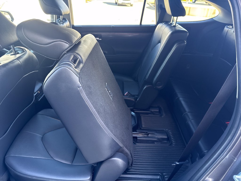 Used 2024 Toyota Highlander Limited AWD/4WD image 25