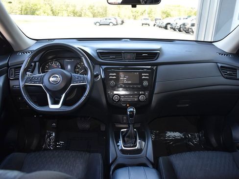 Used 2017 Nissan Rogue SV AWD/4WD image 4