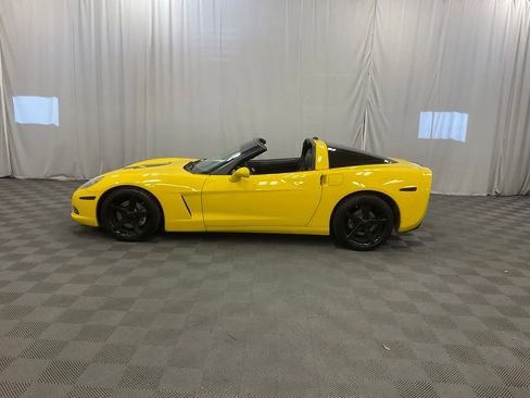 Used 2005 Chevrolet Corvette Coupe w/ Preferred Equipment Group RWD image 18