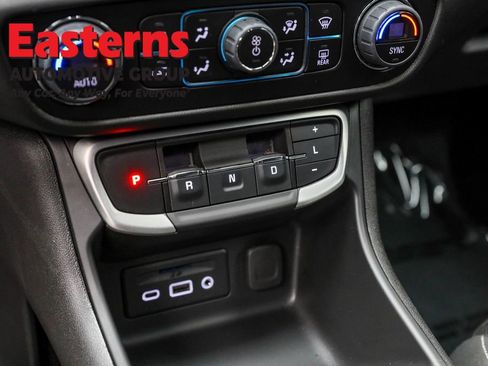 Used 2024 GMC Terrain SLT image 13