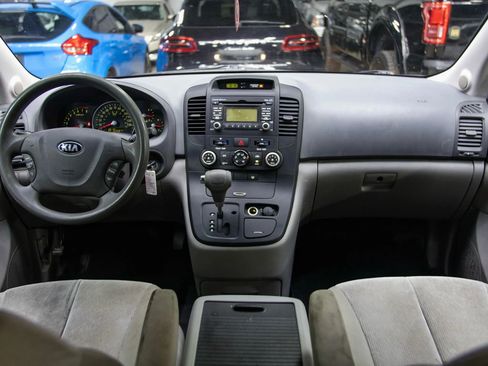 Used 2014 Kia Sedona LX image 23