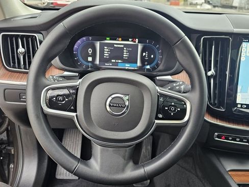 Certified 2023 Volvo XC60 B5 Plus w/ Climate Package image 21