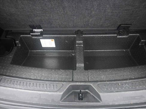 Used 2023 GMC Acadia SLE image 27