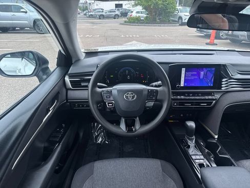 Used 2025 Toyota Camry LE FWD image 11