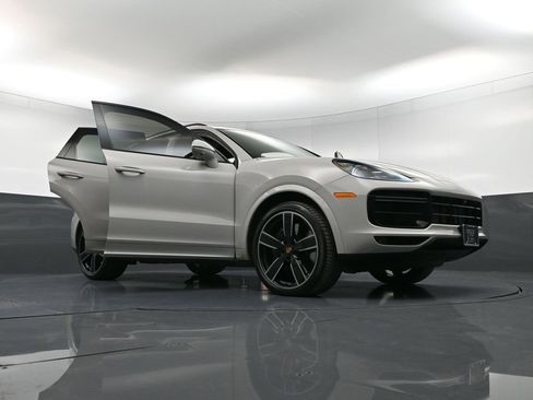 Certified 2022 Porsche Cayenne Turbo image 41