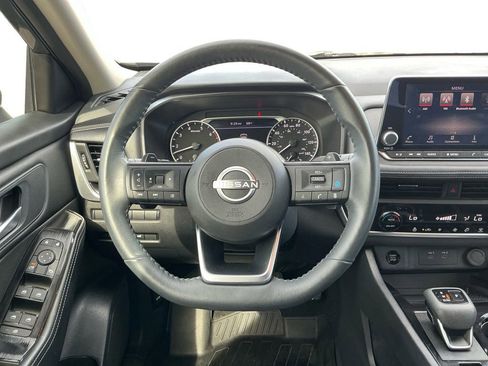 Used 2024 Nissan Rogue SV w/ SV Premium Package FWD image 18