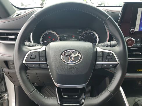 Used 2023 Toyota Highlander XSE image 17