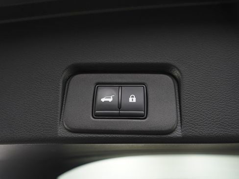 Used 2024 Nissan Rogue SV w/ SV Premium Package image 11