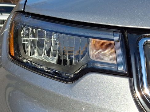 Certified 2022 Jeep Compass Limited image 9