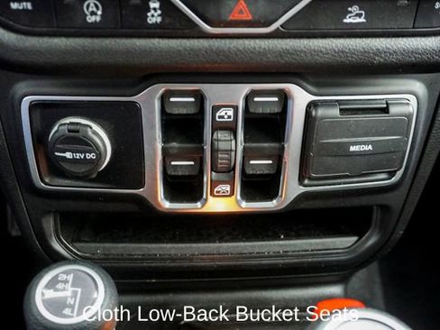 Used 2025 Jeep Gladiator Sport image 15