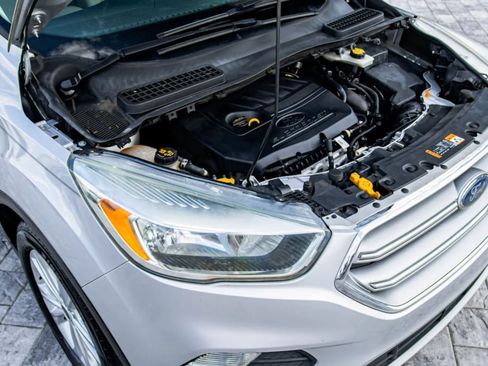 Used 2017 Ford Escape SE FWD image 41