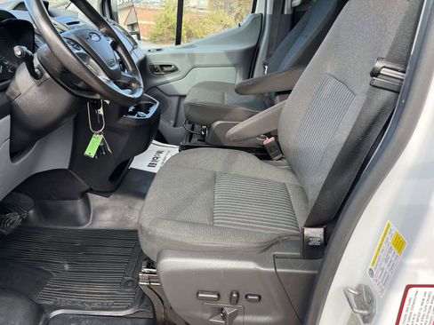 Used 2018 Ford Transit 150 XLT image 4