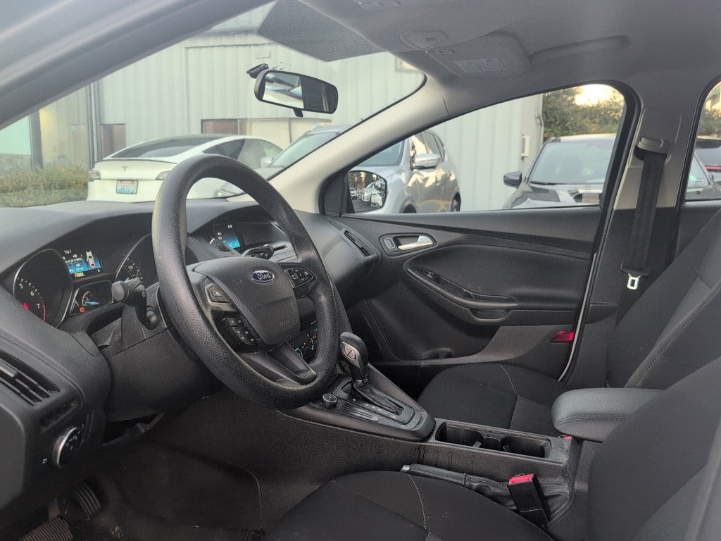 Used 2017 Ford Focus SE FWD image 9