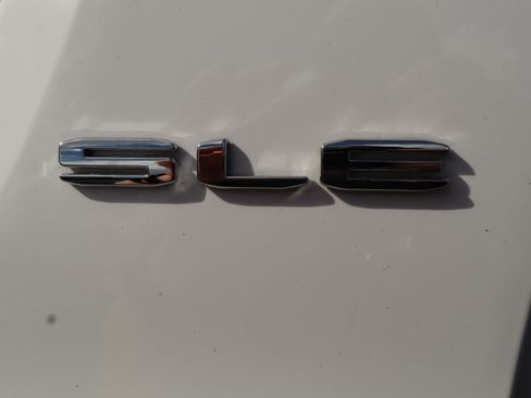 Used 2023 GMC Acadia SLE FWD image 42