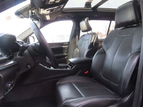 Used 2023 Jeep Grand Cherokee L Overland w/ Advanced Protech Group III image 20