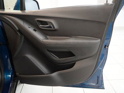 Used 2019 Chevrolet Trax LT w/ LT Convenience Package FWD image 31