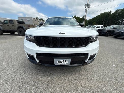 Used 2025 Jeep Grand Cherokee L Limited w/ Black Appearance Package AWD/4WD image 8
