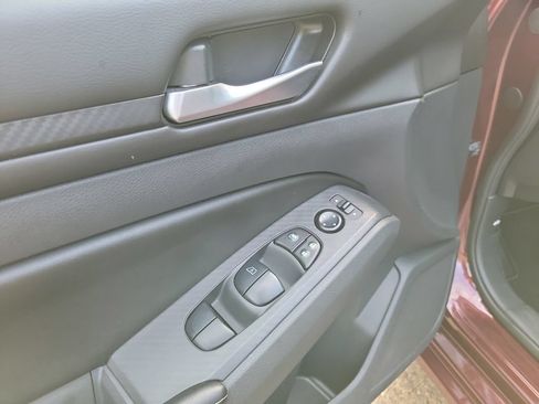 Used 2025 Nissan Altima 2.5 SV FWD image 21
