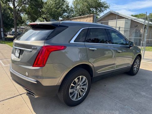 Used 2017 Cadillac XT5 Luxury w/ Driver Awareness Package FWD image 12