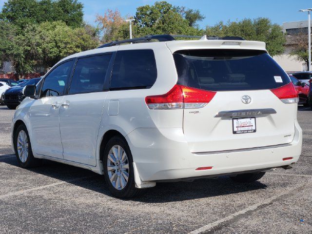Used 2014 Toyota Sienna Limited w/ Limited Premium Package FWD image 3
