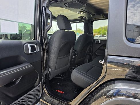 Used 2019 Jeep Wrangler Unlimited Sahara w/ Safety Group AWD/4WD image 5